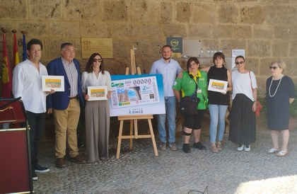 Foto de familia de la presentación del cupón dedicado a Letur, Mejor Destino Rural 2026