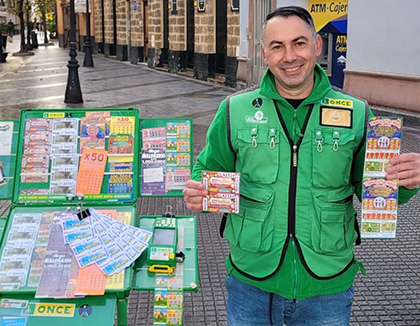 Moisés Mante, vendedor ONCE en Cádiz