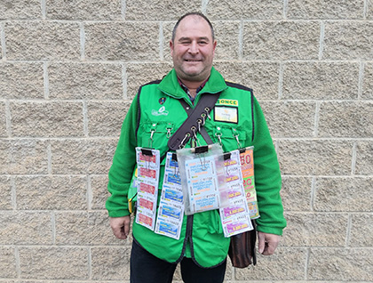 Carmelo Torres, vendedor ONCE en Martos