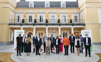 Ganadores y miembros del jurado de los Premios Tiflos de Literatura