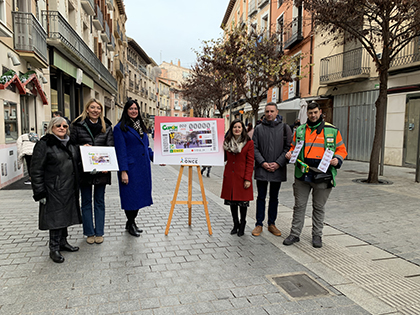 Presentación del cupón de la ONCE dedicado a la calle Coso Alto de Huesca