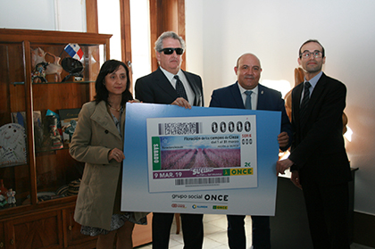 Foto de familia de la presentación del cupón de la ONCE dedicado a la FLoración de los Campos de Cieza