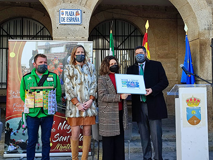 Foto de familia de la presentación del cupón de la ONCE dedicado a Negritos de San Blas de Montehermoso