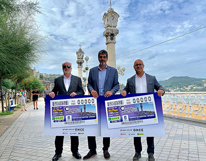 Presentación del cupón de la ONCE dedicado a los Relojes de La Concha de Donostia