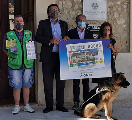 Foto de familia de la presentación del cupón dedicado al gentilicio de Selva