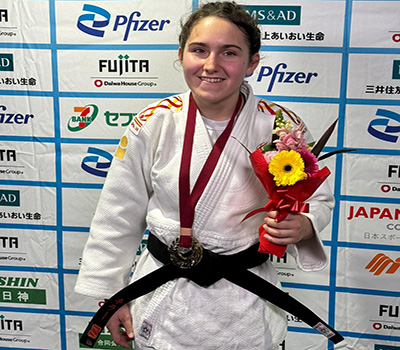 María Manzanero con la medalla de bronce