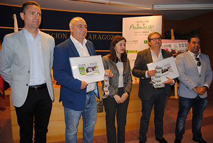 Foto de familia de la presentación de los cupones de la ONCE dedicados a Novallas y Remolinos