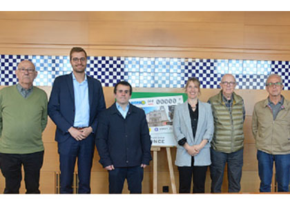 Manel Mas, Associació d’Amics de Sant Esteve;  Agustí Arbós, alcalde d’Olot;  Guille Fernández, director de l’ONCE a Figueres; Gemma Canalias, Regidora promoción de Olot, y  Amat Las Heras  y Joan Sala, miembros de Associació d’Ami