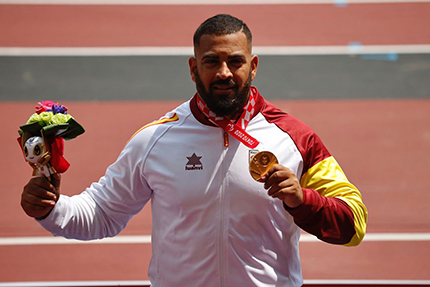 Kim López con la medalla de oro 