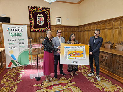 Foto de familia de la presentación del Cupón dedicado a Palencia Sonora