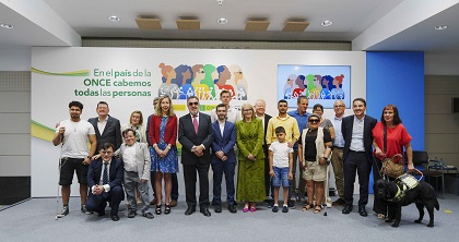 Imagen de los participantes en el acto