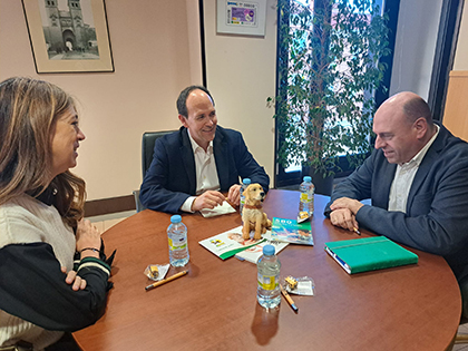 Un momento de la reunión entre la ONCE y la Junta de Cofradías