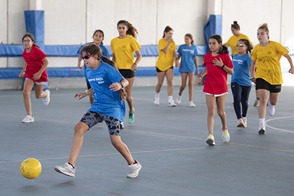 Un grupo de chicas ciegas juega al fútbol