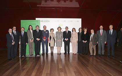 Galardonados con los Premios Solidarios ONCE Comunidad de Madrid 2018 y autoridades