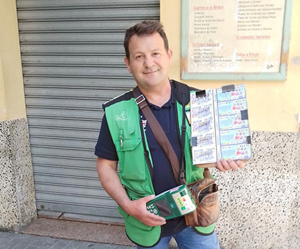 David Serrano, vendedor de la ONCE que ha repartido el Sueldazo en Ubrique