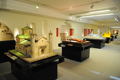 Varias de las maquetas de monumentos españoles en el Museo Tiflológico