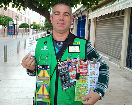 Manuel Romero, vendedor de la ONCE en Puente Genil 