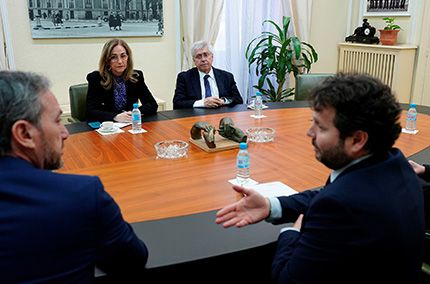 Momento de la reunión con el ministro de Turismo de Uruguay