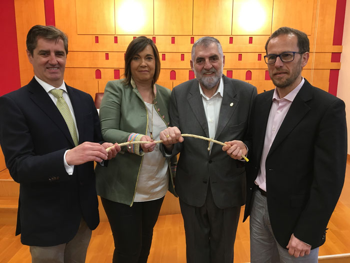 Foto de familia presentación de la Carrera de Cascabeles en Álava