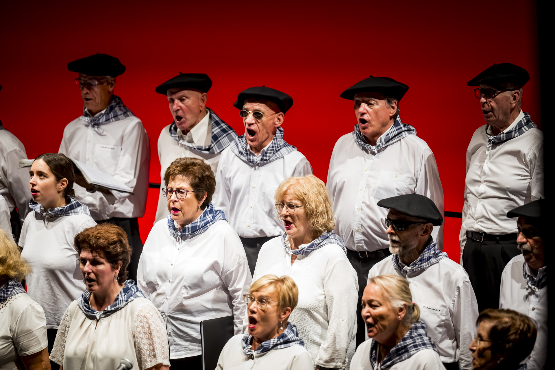 Actuación de la Coral Alaia en la inauguración